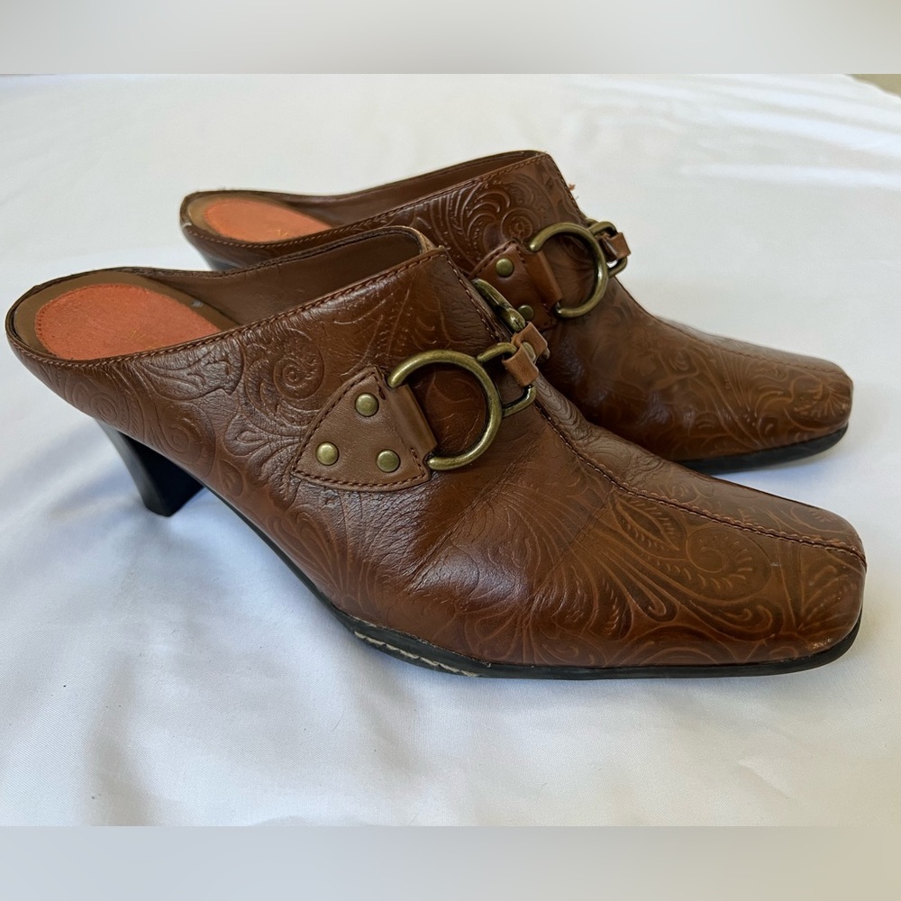 Aerosoles Paisley Cinch Leather Mules. Size 8.5